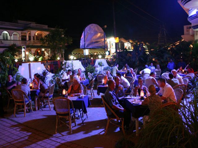 Ruffles Beach Resort Candolim Exterior photo