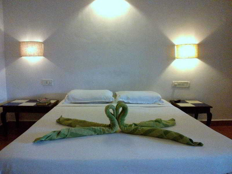 Ruffles Beach Resort Candolim Exterior photo